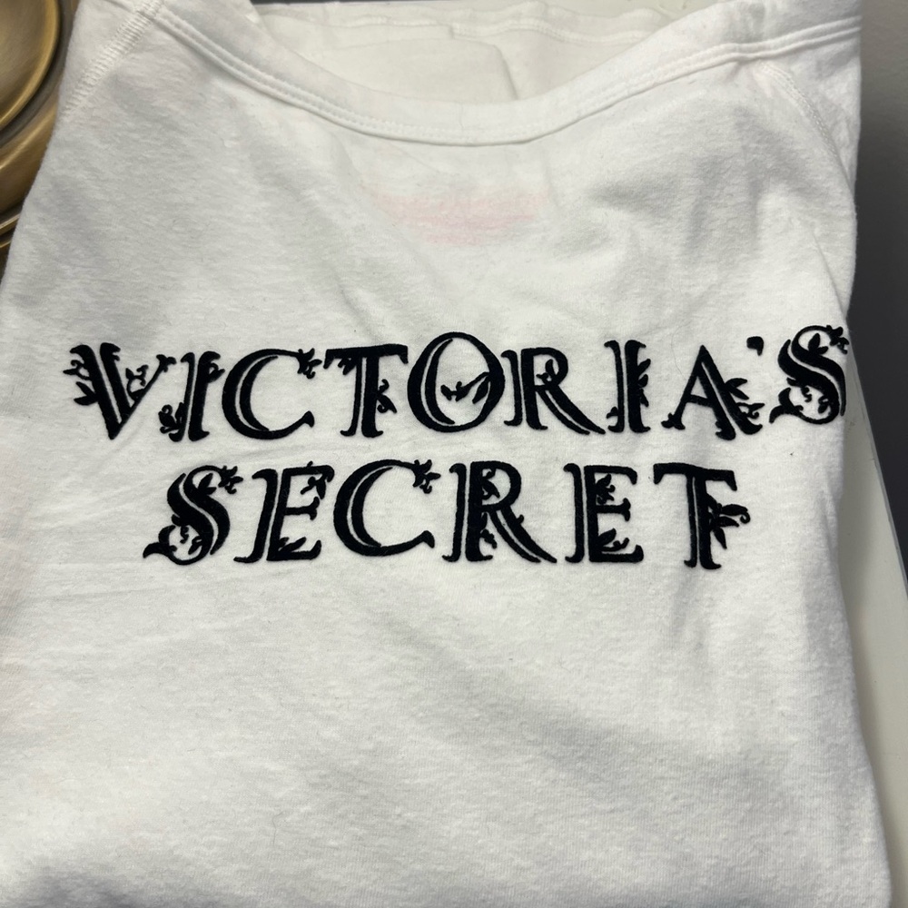Victorias Secret Vintage White Long Sleeve Fleece Tee Shirt/ Sweatshirts EUC